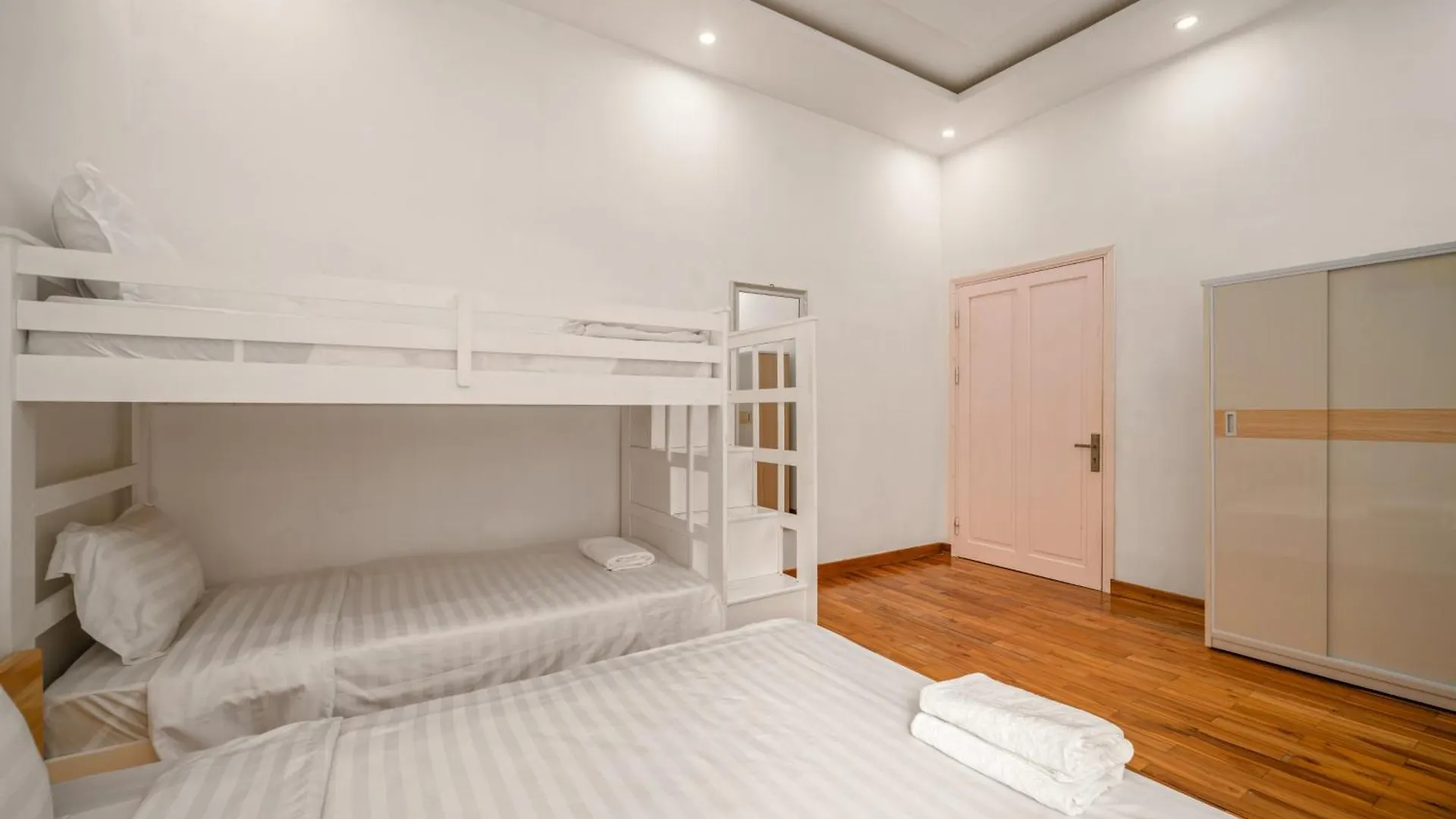Nhat Villa 5Br Full Ac Near My Khue Beach Western Town Da Nang