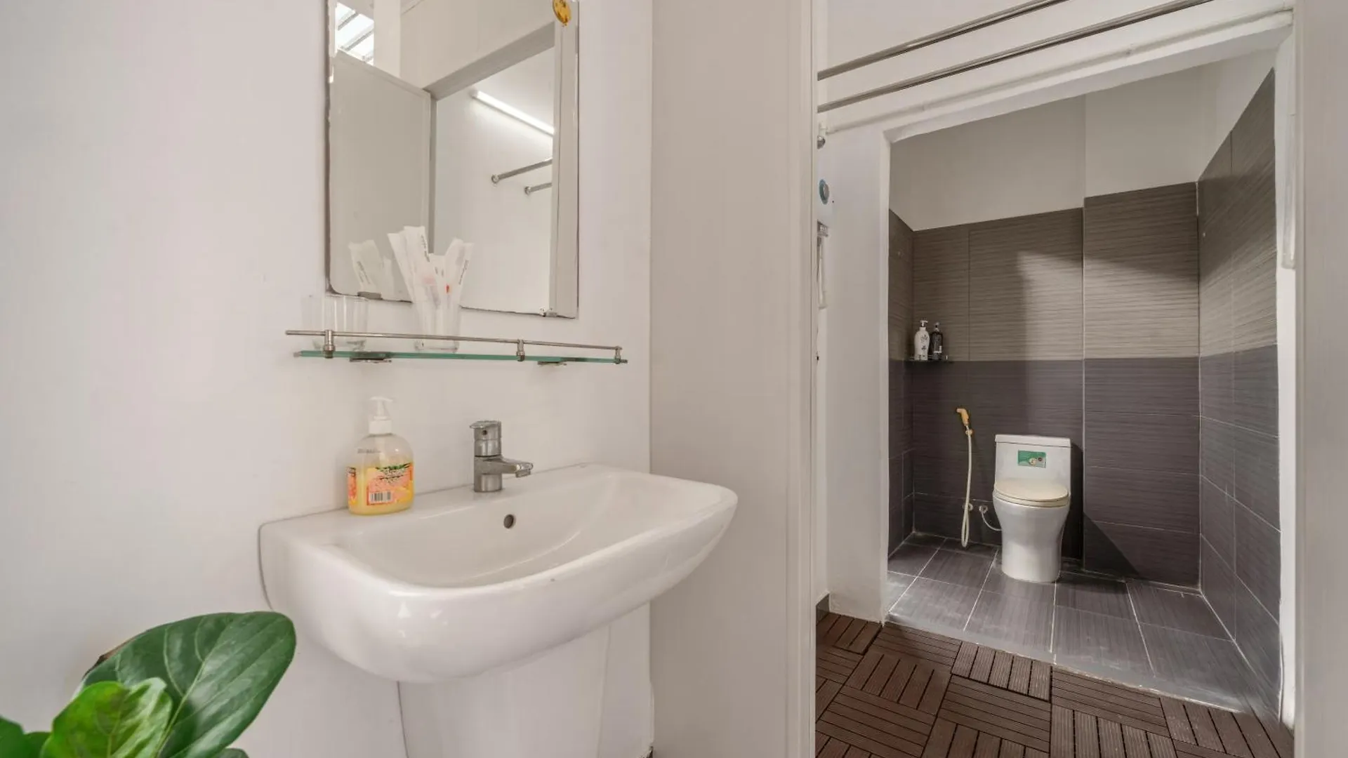 Nhat Villa 5Br Full Ac Near My Khue Beach Western Town Da Nang