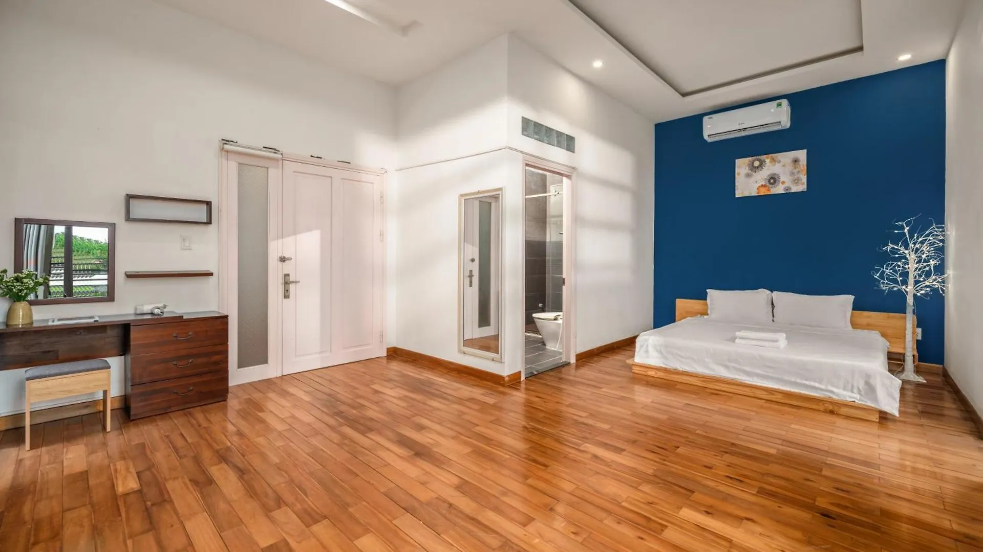 Nhat Villa 5Br Full Ac Near My Khue Beach Western Town Da Nang